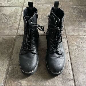 Unionbay Hayden Black Ankle Boots . Size 9 . Stylish